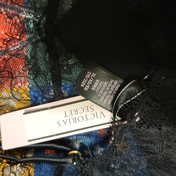 NWT VS lingerie - Picture 4 of 5